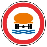 C3r – Trânsito proibido a veículos transportando produtos susceptíveis de poluírem as águas